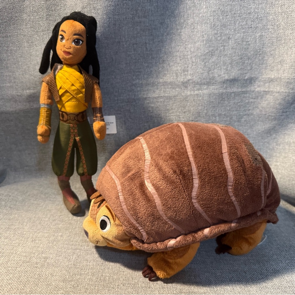 Raya & Tuk Tuk Fold and Roll plush Disney Raya & The Last Dragon